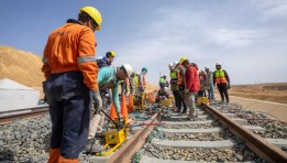 تركيب قضبان القطار الكهربائي السريع 