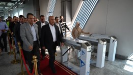 الوزير بأحد المحطات