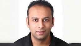 الكاتب الصحفي أمين صالح