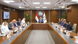 وزير البترول مع وفد مجموعة موانئ أبوظبي 