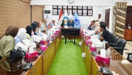 رئيس مجلس إدارة شركة القاهرة لتكرير البترول مع طلبة الإعلام