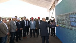 رئيس الوزراء يتفقد مشروعي "رووتس" و"سكاي للموانيء"
