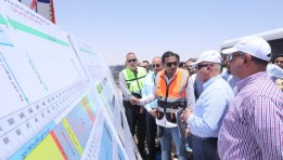 كامل الوزير خلال جولته بصعيد مصر لتفقد مواقع العمل بمشروعات النقل والصناعة
