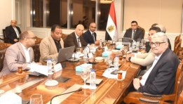 جانب من اجتماع وزير الإسكان مع هيئة المجتمعات العمرانية الجديدة