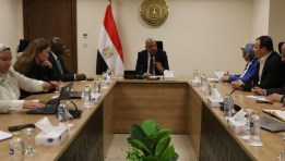 وزير الكهرباء مع وفد مؤسسة iFC 