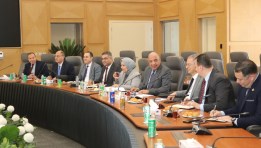 وزير الكهرباء مع الوفد الروسي 