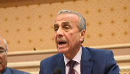 رئيس جهاز التعبئة والإحصاء خلال اجتماع لجنة الإسكان