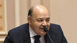 استاذ قانون مدنى