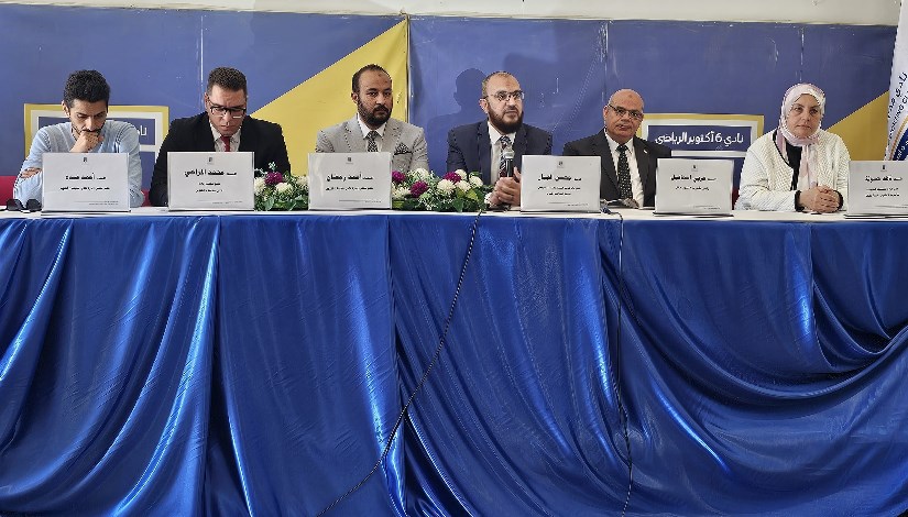 جانب من الندوة جانب من الندوة