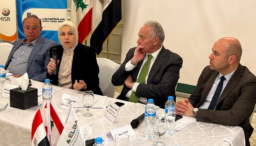 جانب من الندوة جانب من الندوة