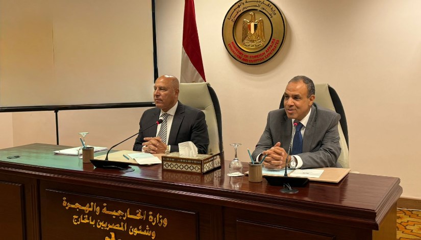 وزير الخارجية مع الفريق كامل الوزير وزير الخارجية مع الفريق كامل الوزير