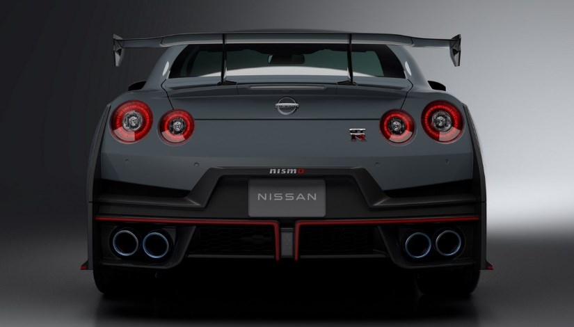  نيسان GT-R 