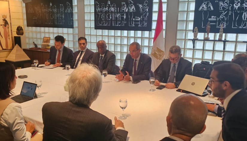 جانب من لقاء وزير الاتصالات جانب من لقاء وزير الاتصالات