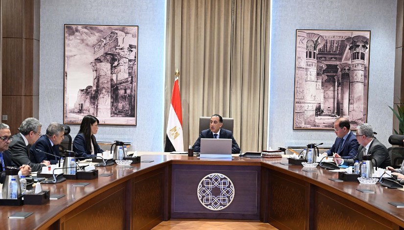 رئيس الوزراء من اجتماع لجنة إعادة هيكلة الهيئات الاقتصادية رئيس الوزراء من اجتماع لجنة إعادة هيكلة الهيئات الاقتصادية