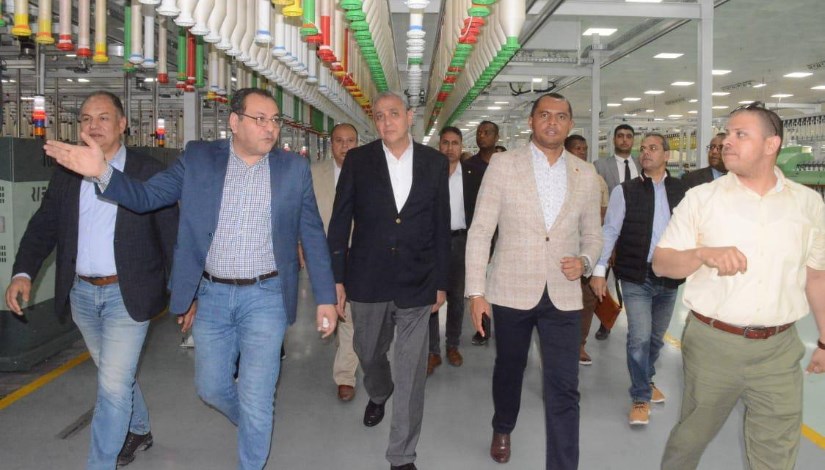 وزير الزراعة مدغشقر خلال زيارته لشركة مصر للغزل والنسيج وزير الزراعة مدغشقر خلال زيارته لشركة مصر للغزل والنسيج