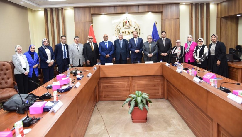 اجتماع اللجنة الدائمة لدستور الدواء المصري اجتماع اللجنة الدائمة لدستور الدواء المصري