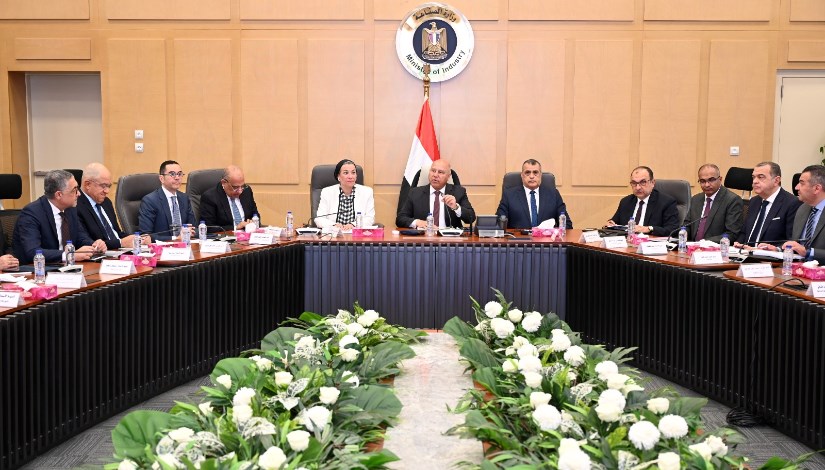 الفريق كامل الوزير وزير النقل والصناعة الفريق كامل الوزير وزير النقل والصناعة