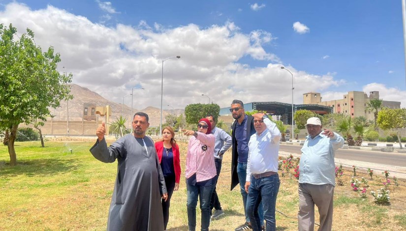 المهندسة أسماء مخلوف خلال جولتها بالمنطقة الصناعية بعتاقة المهندسة أسماء مخلوف خلال جولتها بالمنطقة الصناعية بعتاقة