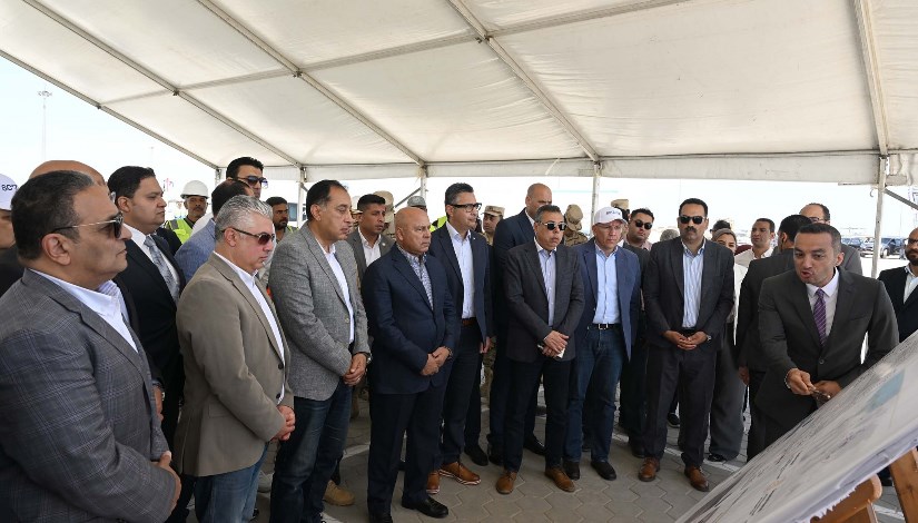 رئيس الوزراء يتفقد محطة دحرجة السيارات رئيس الوزراء يتفقد محطة دحرجة السيارات