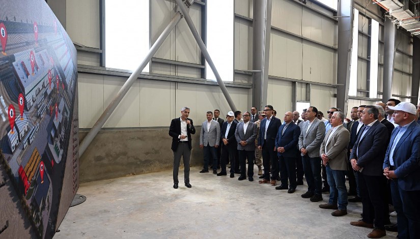 رئيس الوزراء يتفقد مصنع نيرك رئيس الوزراء يتفقد مصنع نيرك