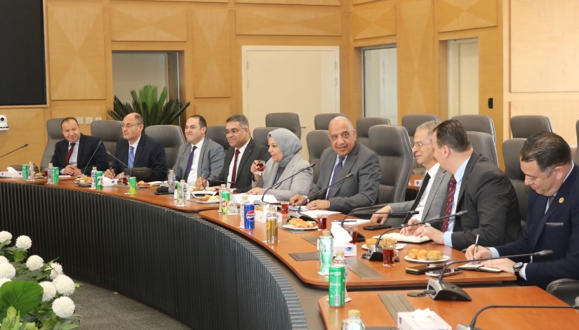 وزير الكهرباء مع الوفد الروسي وزير الكهرباء مع الوفد الروسي
