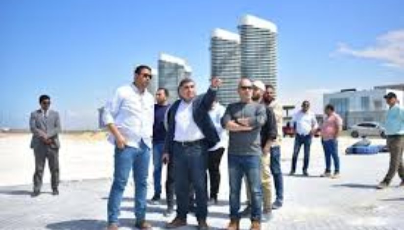 مسئولو "الإسكان مسئولو "الإسكان