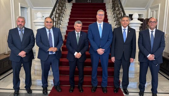 وزير البترول مع نظيره القبرصي