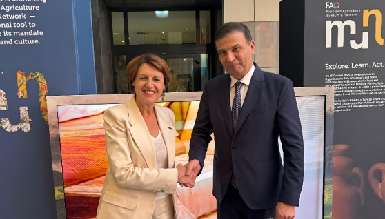 وزير الزراعة مع وزيرة الزراعة بفرنسا
