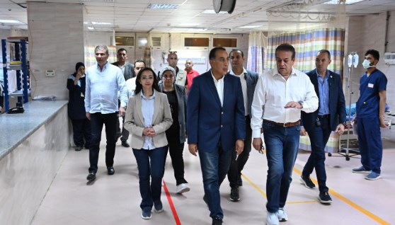 رئيس مجلس الوزراء خلال زيارته لمستشفى وادي النطرون 