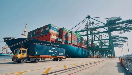  ميناء الملك عبدالعزيز بالدمام