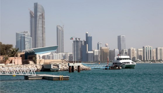 حركة الشحن البحري في أبو ظبي