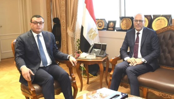  وزير الإسكان والمرافق والمجتمعات العمرانية