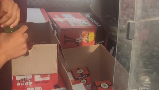 سيارة ميكروباص تجوب تبيع لمبات غير معتمدة