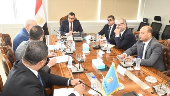 وزير الإسكان 