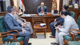 جانب من اجتماع وزير العمل