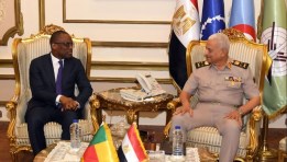 وزير الدفاع المصري يلتقي وزير خارجية بنين لتعزيز التعاون 