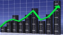 النفط يرتفع لأعلى مستوى منذ أسبوعين بفعل المخاوف الأمنية في الشرق الأوسط