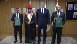 وزير البترول من توقيع اتفاقية إجراء مسح سيزمي إقليمي بجنوب الصحراء الغربية