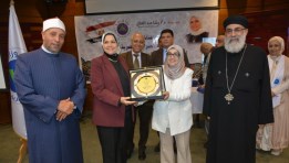 الضرائب تكرم  60 موظفًا 