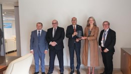 وزير العمل مع بيتينا شالر، رئيس الاتحاد العالمي للتوظيف