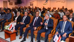 وزير العمل يُسلم 50 عقد لذوي همم 