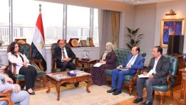 وزير العمل مع وفد إبدأ لتنمية المشروعات