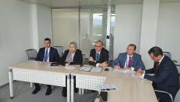 وزير العمل مع مديرة مكتب الأنشطة العمالية لمنظمة العمل الدولية