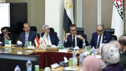 الدكتور خالد عبدالغفار خلال اجتماع اليوم