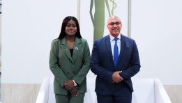 نائب رئيس هيئة الدواء مع وزيرة الصحة لجمهورية ناميبيا
