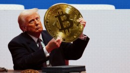 ترامب وقانون العملات الرقمية