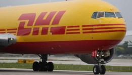 DHL العملاقة في مجال الخدمات اللوجستية