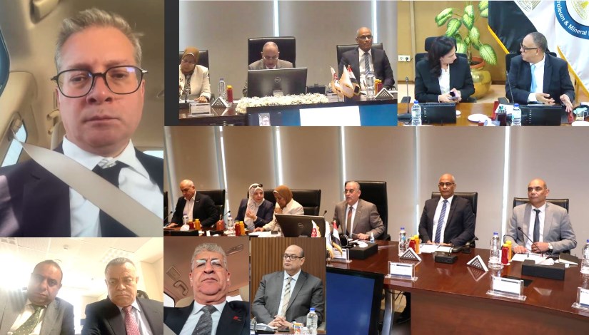 جانب من الاجتماع جانب من الاجتماع