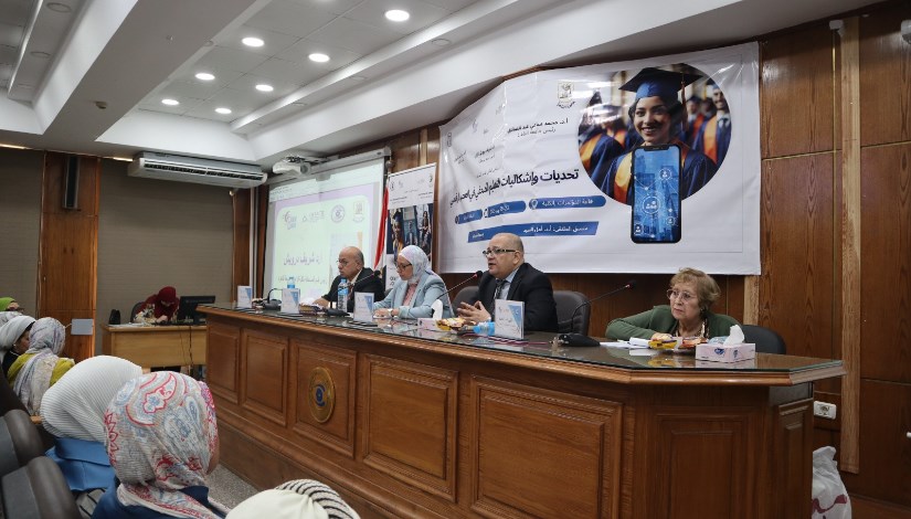 جانب من الملتقى جانب من الملتقى