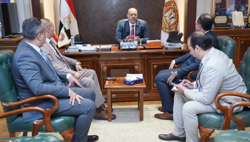 جانب من اجتماع وزير العمل جانب من اجتماع وزير العمل
